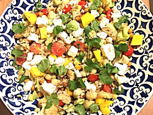 Avocado, feta, chickpea and mango Super Salad